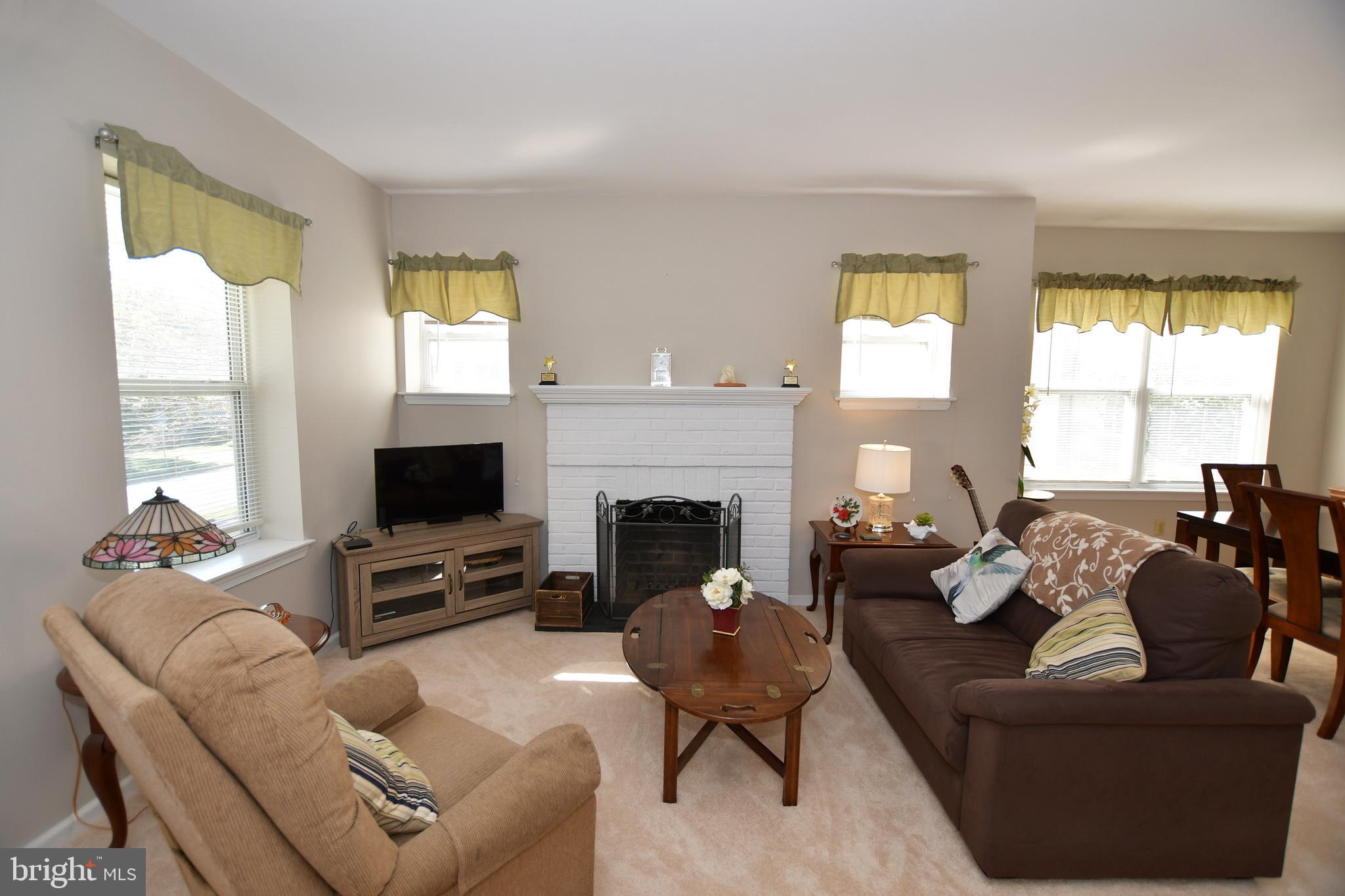 256 Powell Road Springfield, PA 19064 - Photo 9 of 34 Living Room