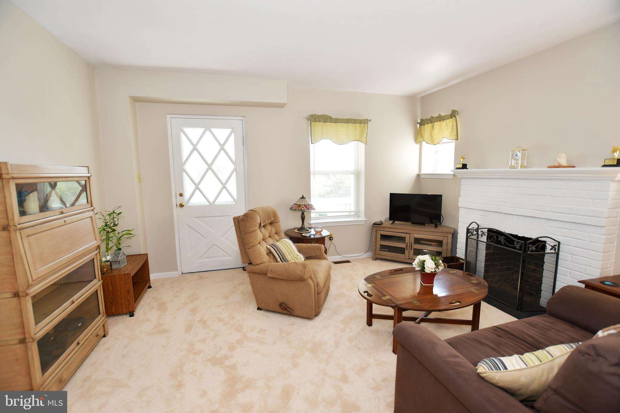 256 Powell Road Springfield, PA 19064 - Photo 10 of 34 Living Room