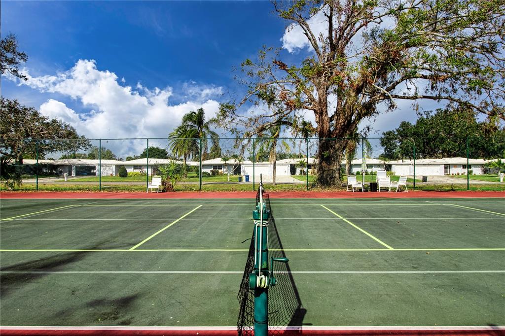 3259 South Beneva Road, Unit 102 Sarasota, FL 34232 - Photo 36 of 38 a tennis court that has tennis net