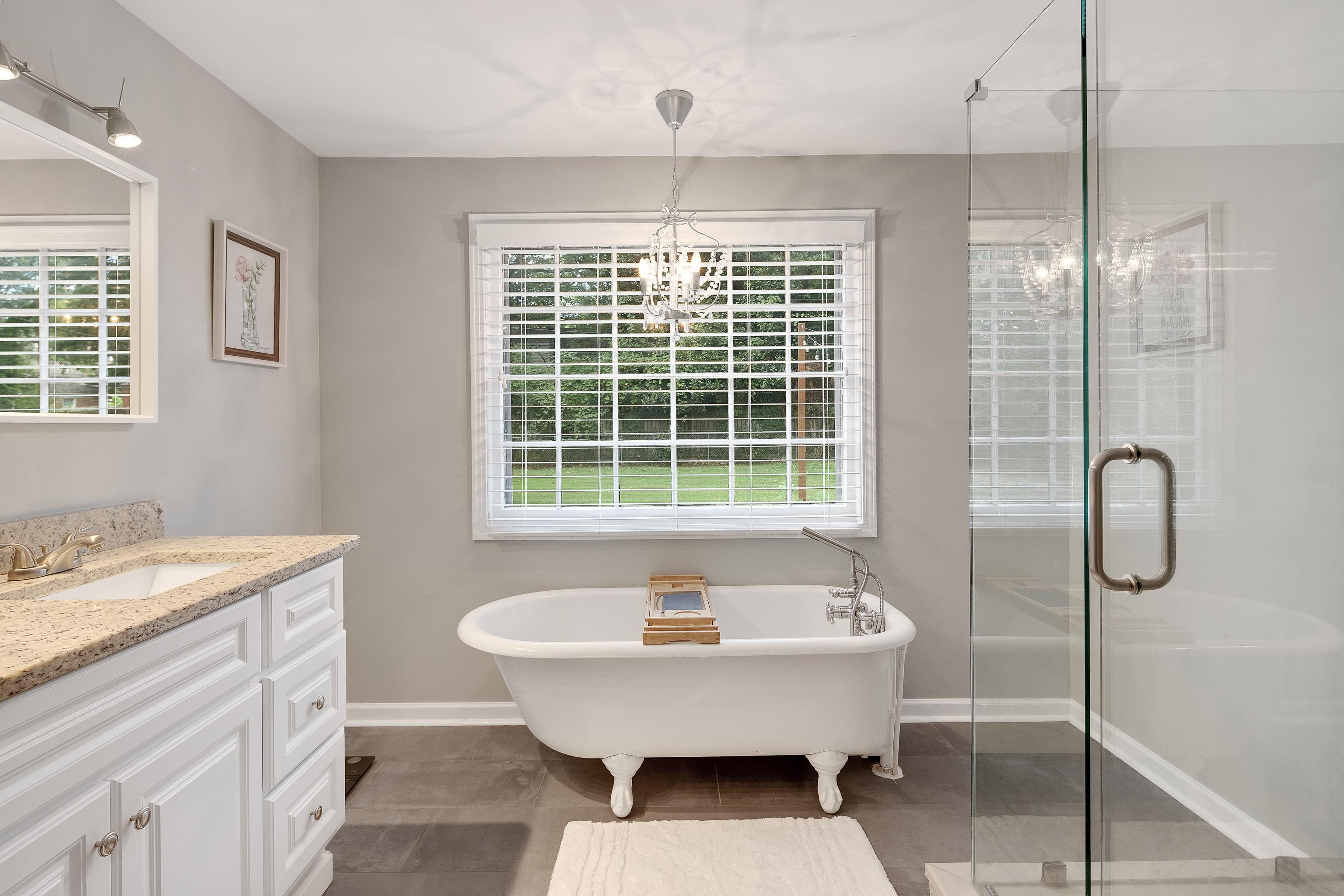 5271 Mason Road Memphis, TN 38120 - Photo 20 of 25 a bathroom with a bathtub and a sink