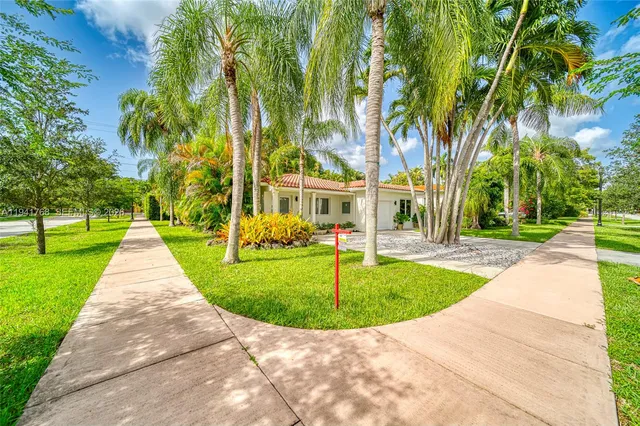 a view of outdoor space yard and green space