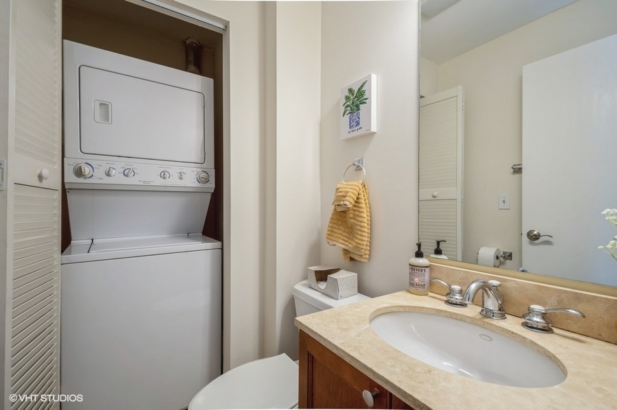 Undisclosed Address Chicago, IL 60657 - Photo 6 of 10 a bathroom with a sink toilet and mirror