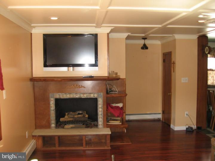 23 Forrest Avenue Ridley Park, PA 19078 - Photo 4 of 15 Living Room