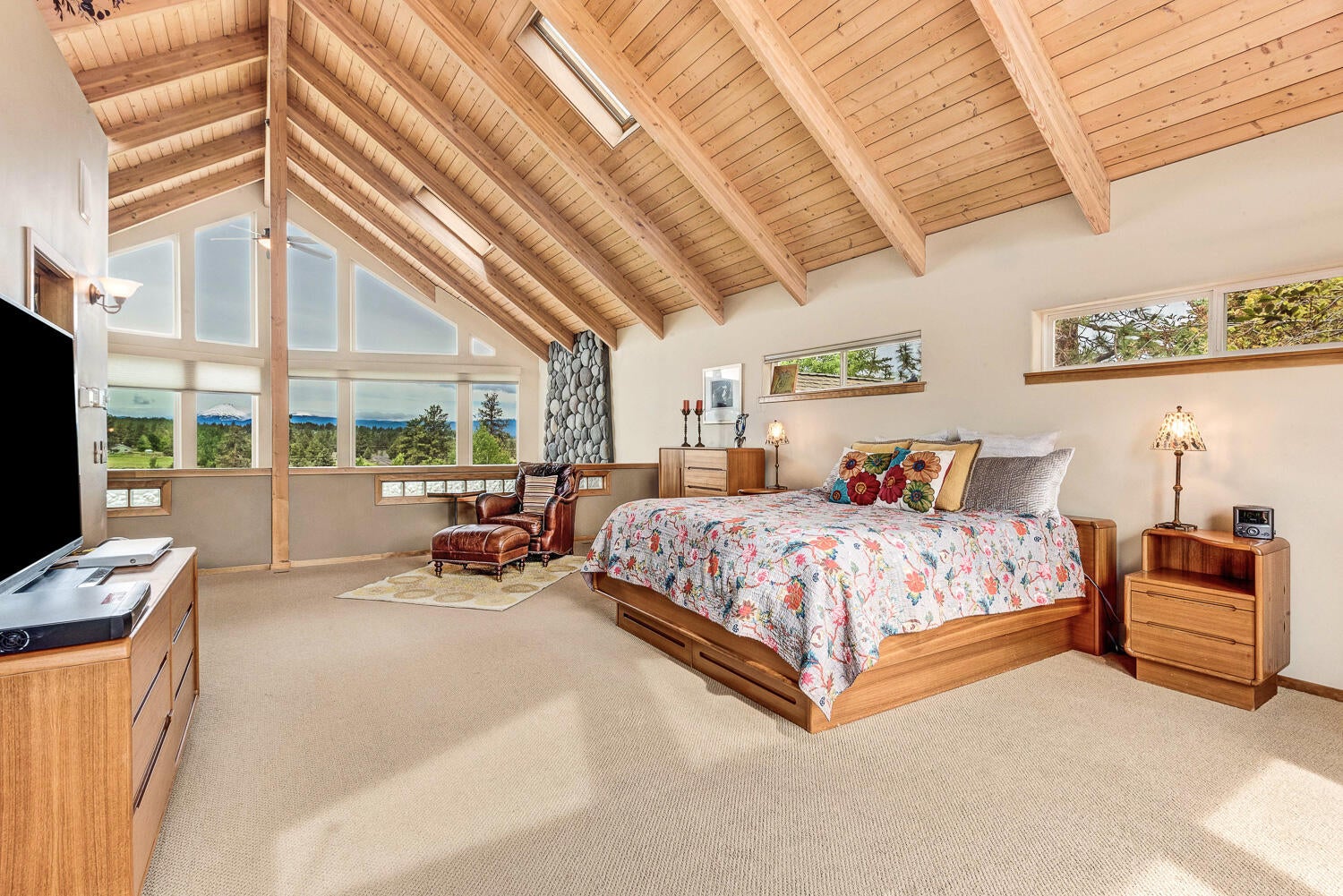 60470 Arnold Market Road Bend, OR 97702 - Photo 17 of 53 the primary suite is upstairs to take advantage of the views and privacy