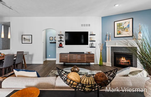 $760,000 | 12524 Retreat Drive, Unit 27, Grand Haven, MI 49417