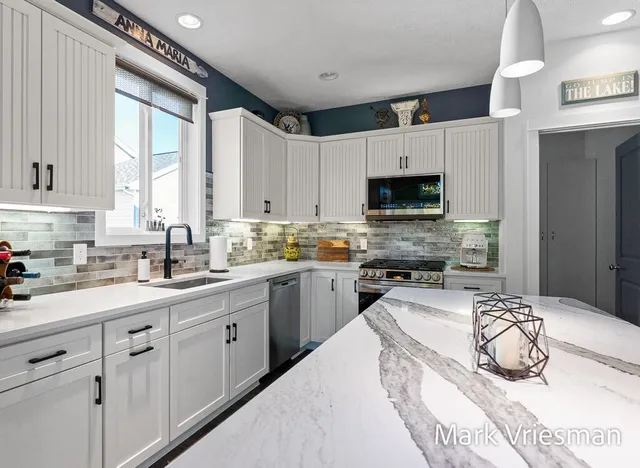 $760,000 | 12524 Retreat Drive, Unit 27, Grand Haven, MI 49417