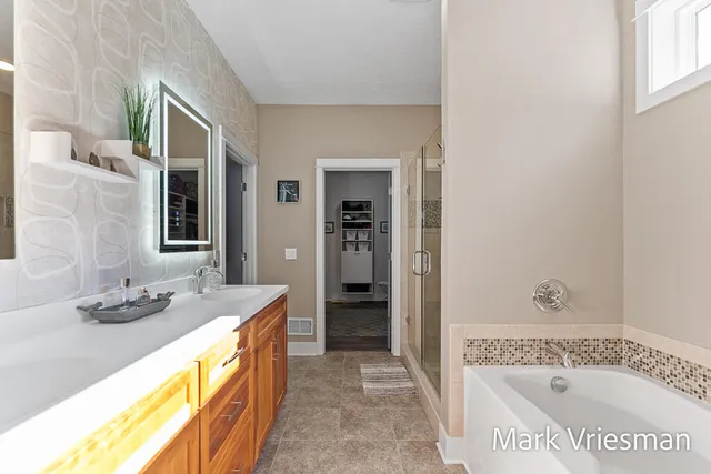 $760,000 | 12524 Retreat Drive, Unit 27, Grand Haven, MI 49417