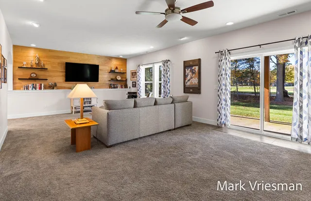 $760,000 | 12524 Retreat Drive, Unit 27, Grand Haven, MI 49417