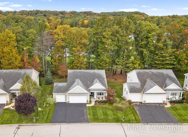 $760,000 | 12524 Retreat Drive, Unit 27, Grand Haven, MI 49417