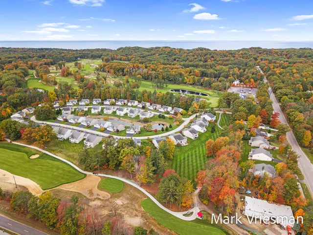 $760,000 | 12524 Retreat Drive, Unit 27, Grand Haven, MI 49417