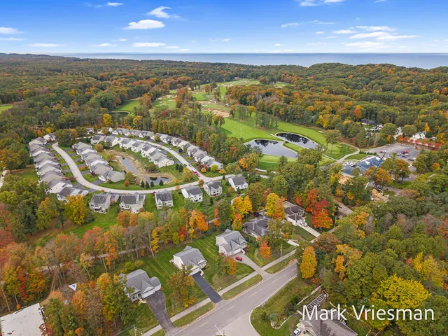 $760,000 | 12524 Retreat Drive, Unit 27, Grand Haven, MI 49417