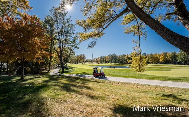 $760,000 | 12524 Retreat Drive, Unit 27, Grand Haven, MI 49417