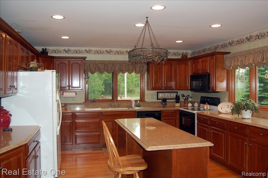 1403 Rosell Road Holly, MI 48442 - Photo 2 of 24 Kitchen - Cherry & Quartz