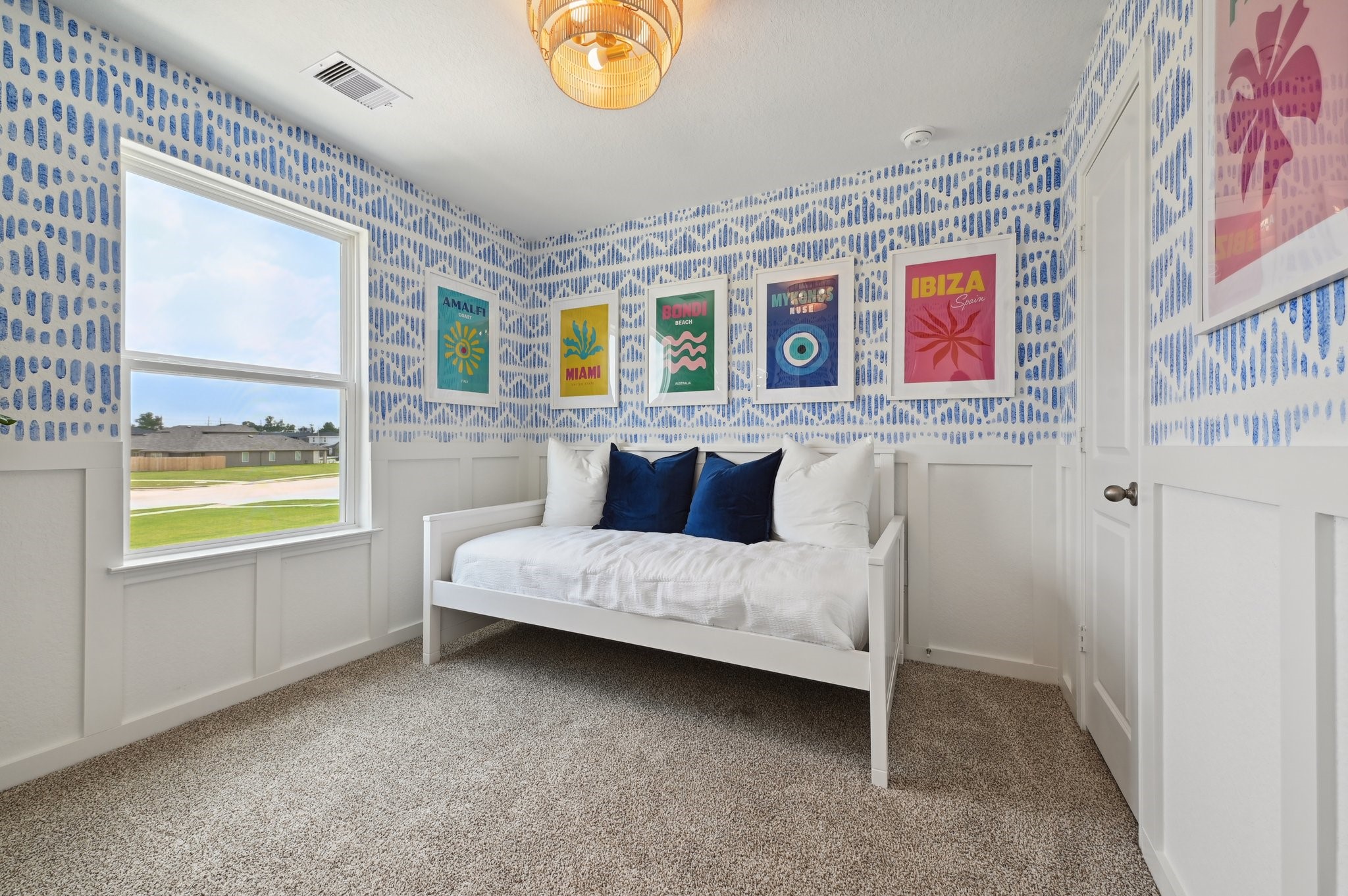 16911 Vinters Way Houston, TX 77090 - Photo 25 of 26 a living room with furniture and a window