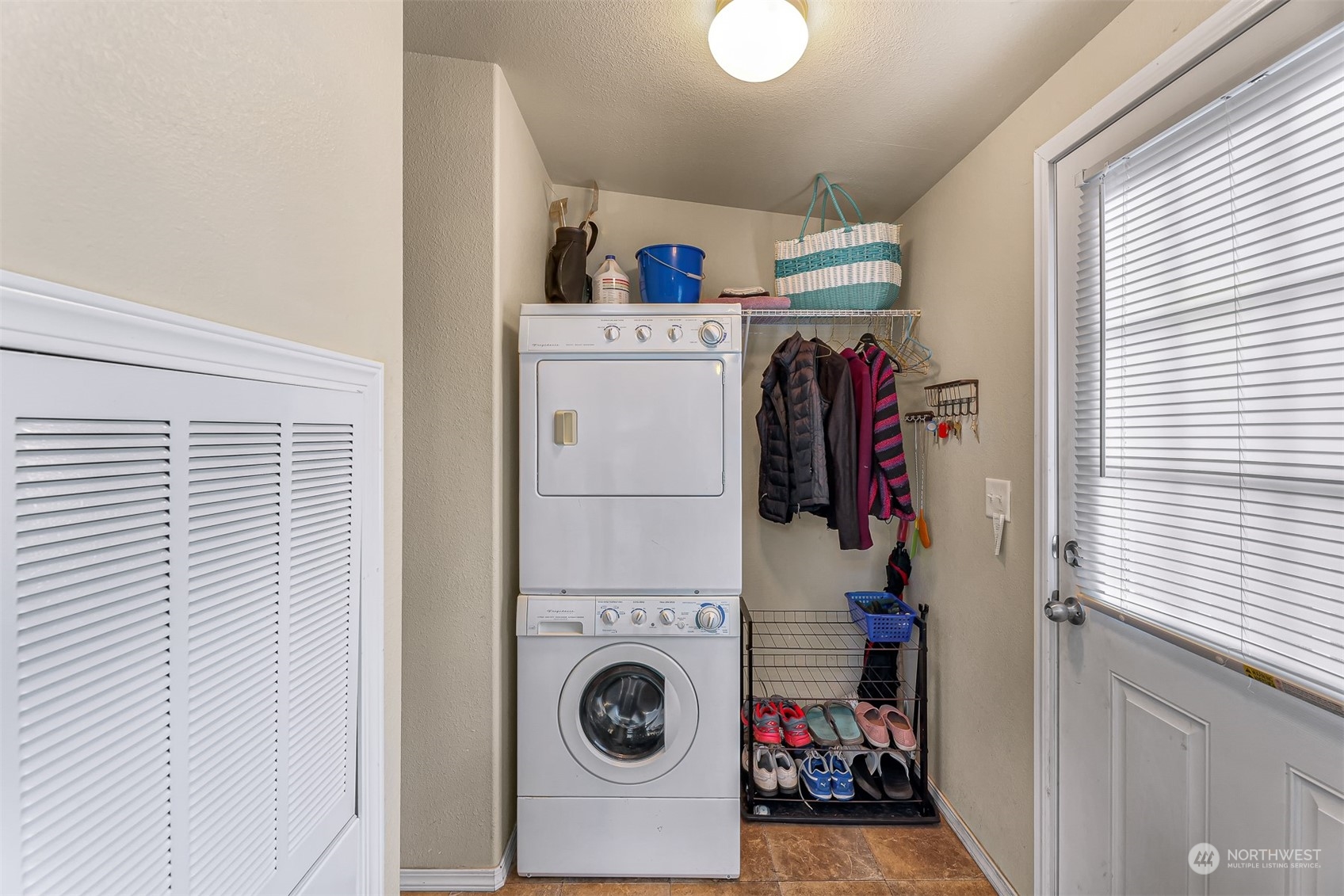 4524 Decatur Drive Ferndale, WA 98248 - Photo 27 of 30 a utility room with dryer and washer