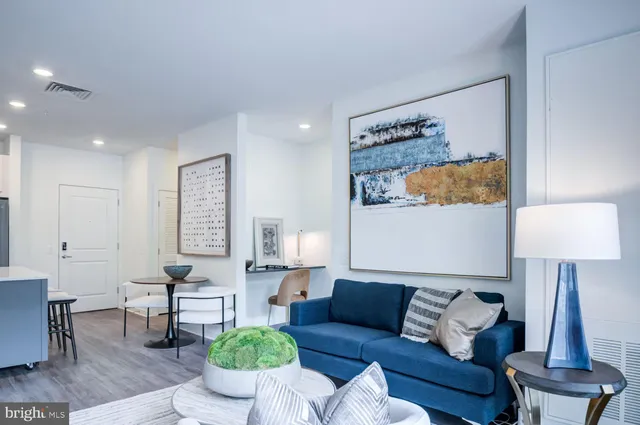 $3,700 | 501-31 North Christopher Columbus Boulevard, Philadelphia, PA 19123