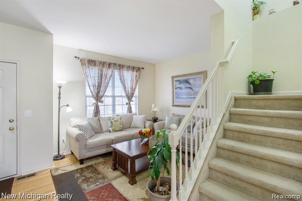 3278 Connors Drive Rochester, MI 48307 - Photo 4 of 35 0N2A5223.jpg