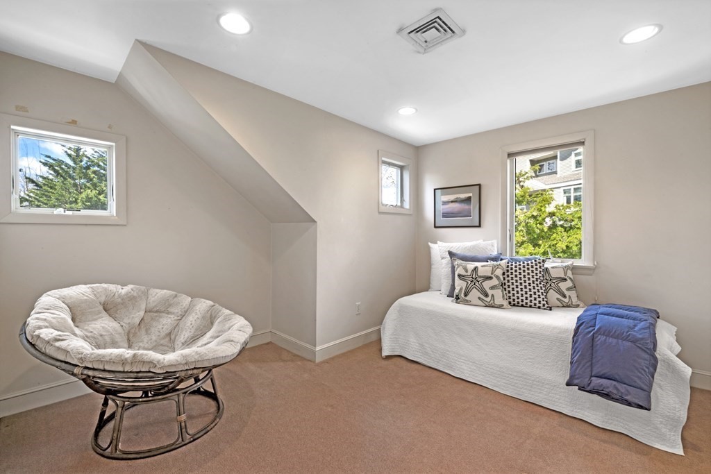1 Wallingford Road Marblehead, MA 01945 - Photo 28 of 42 a living room with furniture and a window
