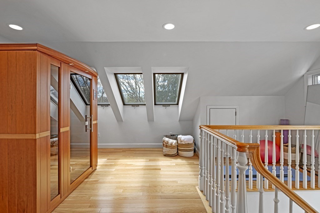 1 Wallingford Road Marblehead, MA 01945 - Photo 31 of 42 a view of an entryway with workspace