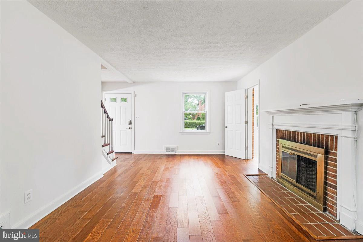 5901 Euclid Street Cheverly, MD 20785 - Photo 5 of 36 Living Room w/harwood floors