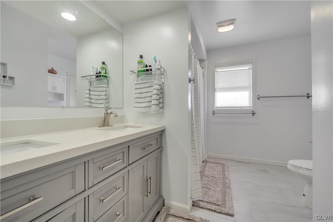 5185 Fornaciari Drive Whitehall, PA 18052 - Photo 11 of 34