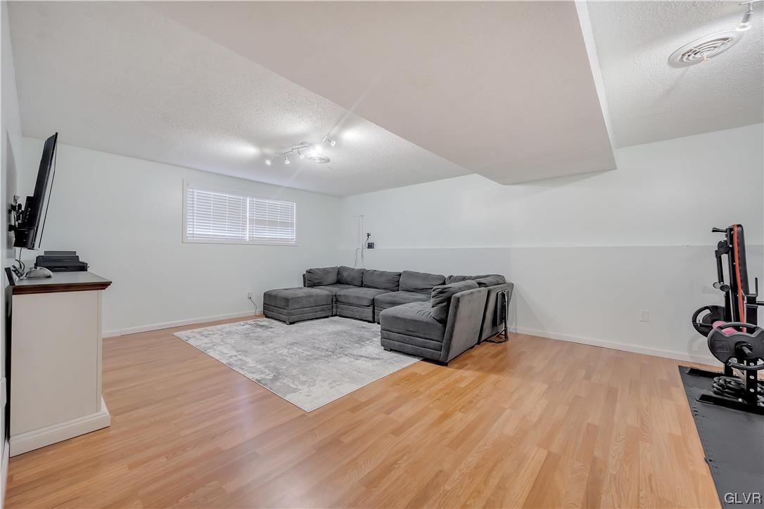 5185 Fornaciari Drive Whitehall, PA 18052 - Photo 19 of 34