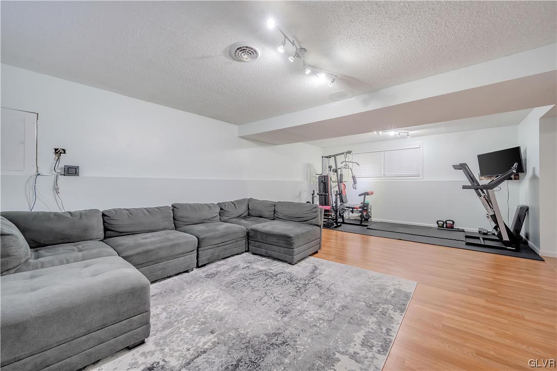 5185 Fornaciari Drive Whitehall, PA 18052 - Photo 20 of 34