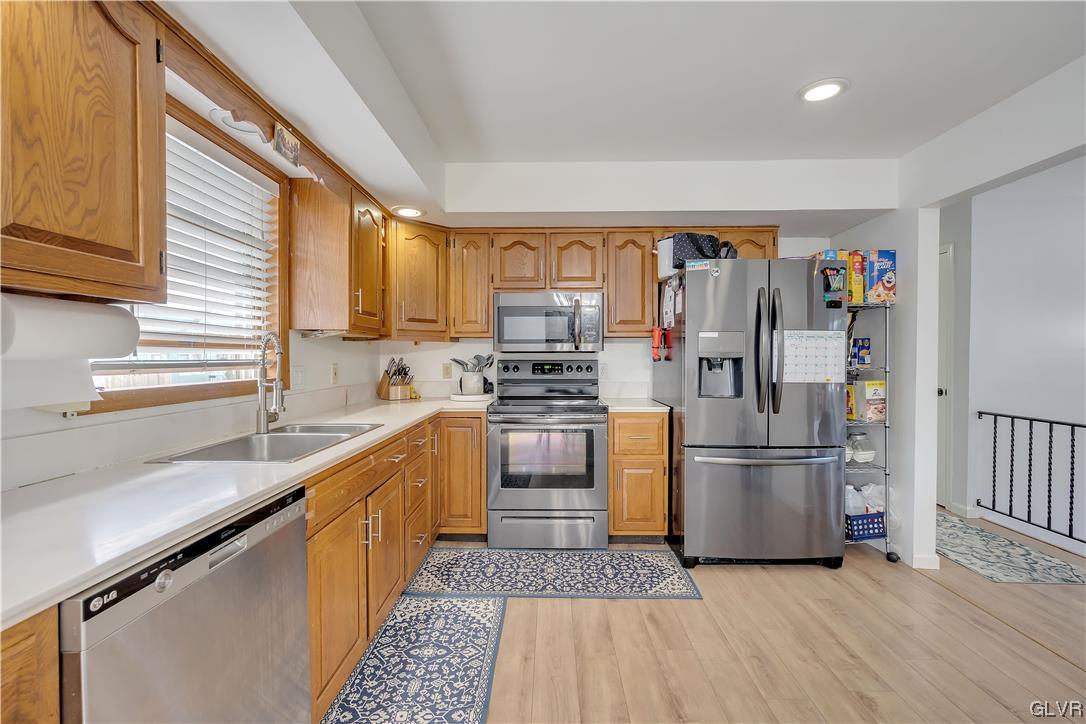 5185 Fornaciari Drive Whitehall, PA 18052 - Photo 4 of 34