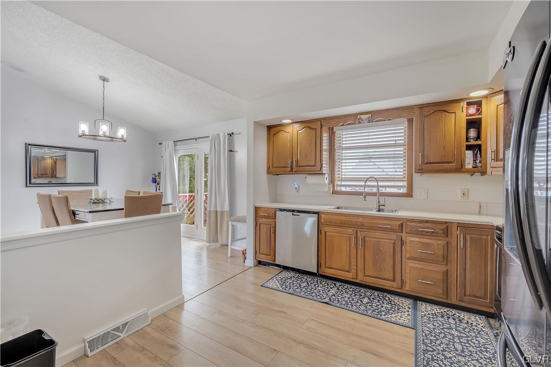 5185 Fornaciari Drive Whitehall, PA 18052 - Photo 5 of 34