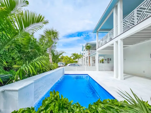 $2,900,000 | 105 Carroll Street, Unit 6, Islamorada, FL 33036