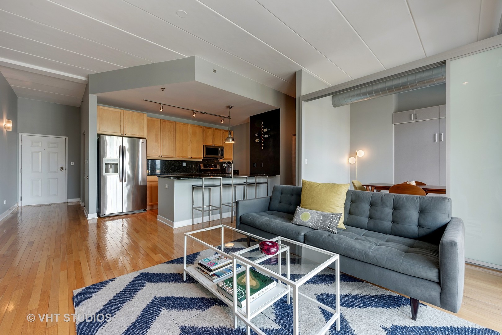 920 West Madison Street, Unit F8 Chicago, IL 60607 - Photo 3 of 14 a living room with furniture and kitchen view