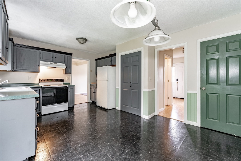 149 Winterset Drive Springfield, MA 01129 - Photo 4 of 40 Gallery Image 4