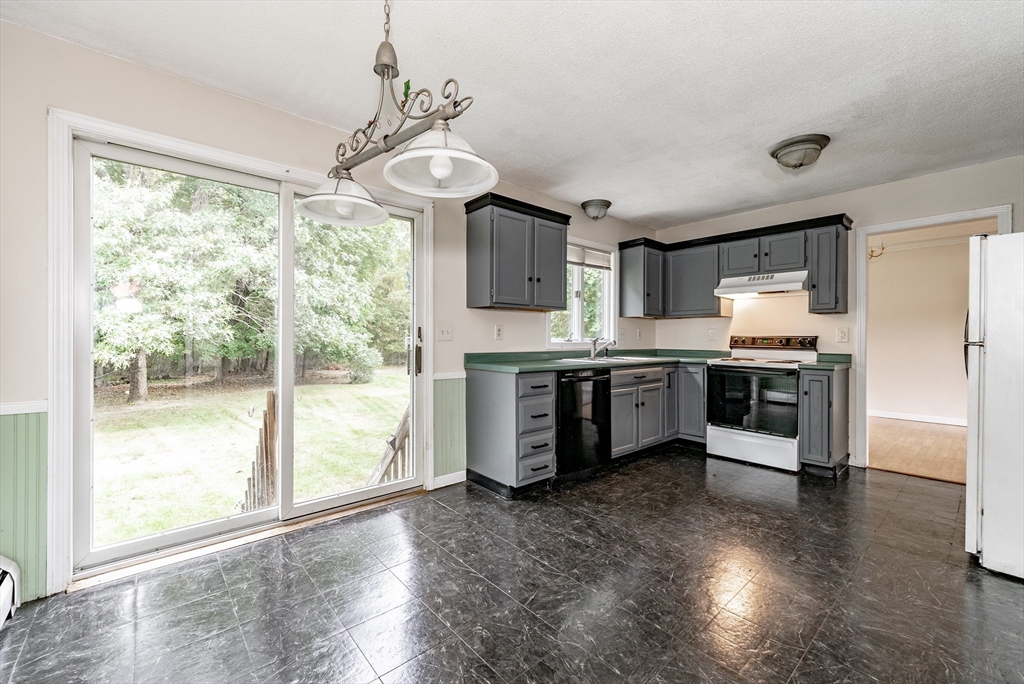 149 Winterset Drive Springfield, MA 01129 - Photo 5 of 40 Gallery Image 5