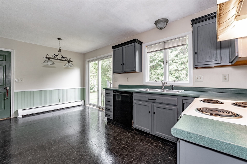 149 Winterset Drive Springfield, MA 01129 - Photo 6 of 40 Gallery Image 6