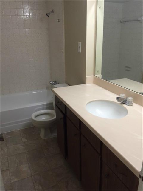 800 Post Oak Boulevard, Unit 72 Houston, TX 77056 - Photo 9 of 11 a bathroom with a sink a toilet and bathtub