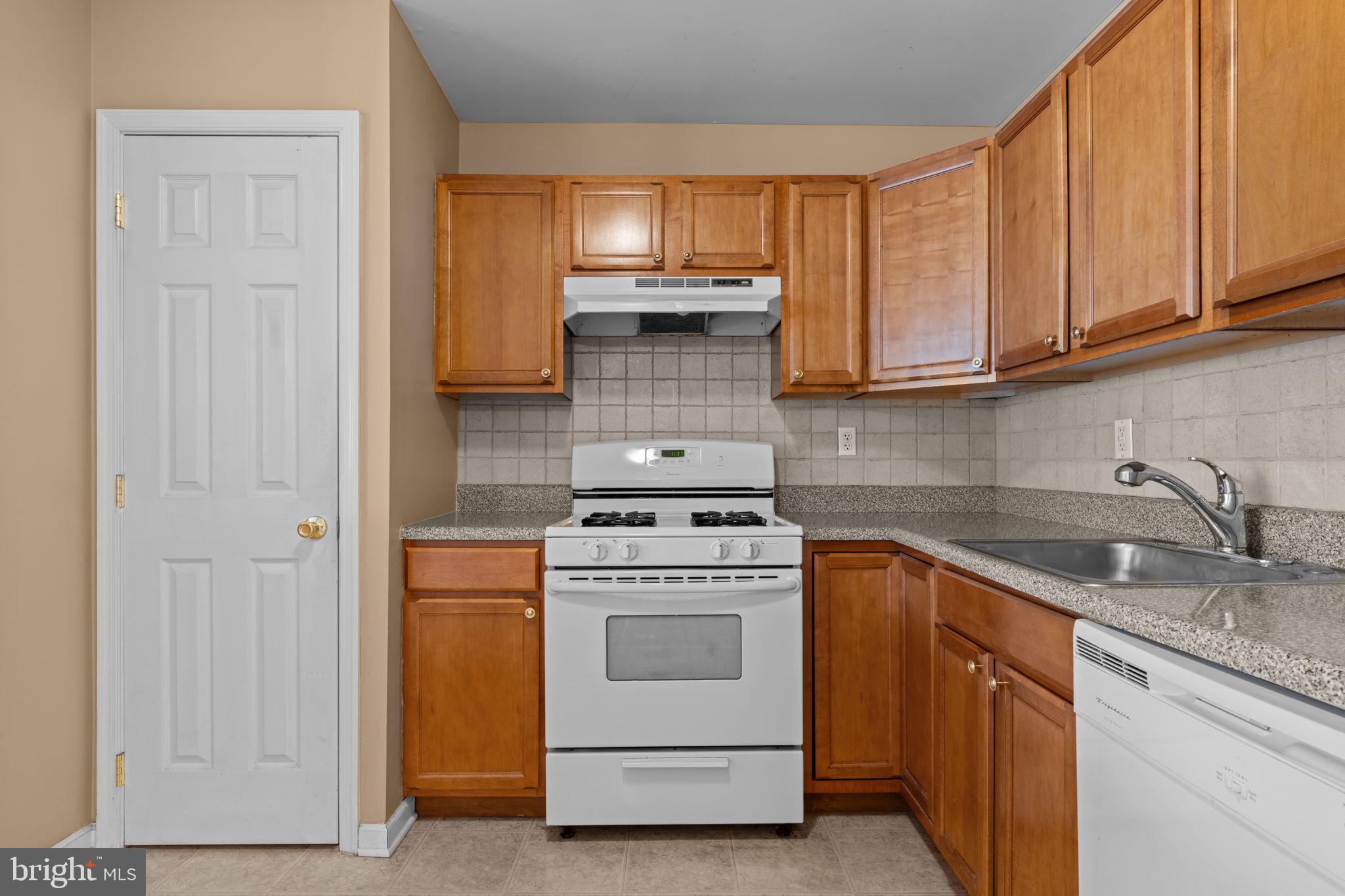 9228-38 Blue Grass Road, Unit 30 Philadelphia, PA 19114 - Photo 9 of 22