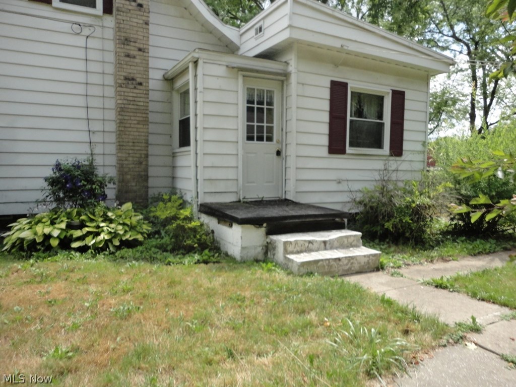 6323 Shaffer Road Northwest Warren, OH 44481 - Photo 3 of 12 Gallery Image 3