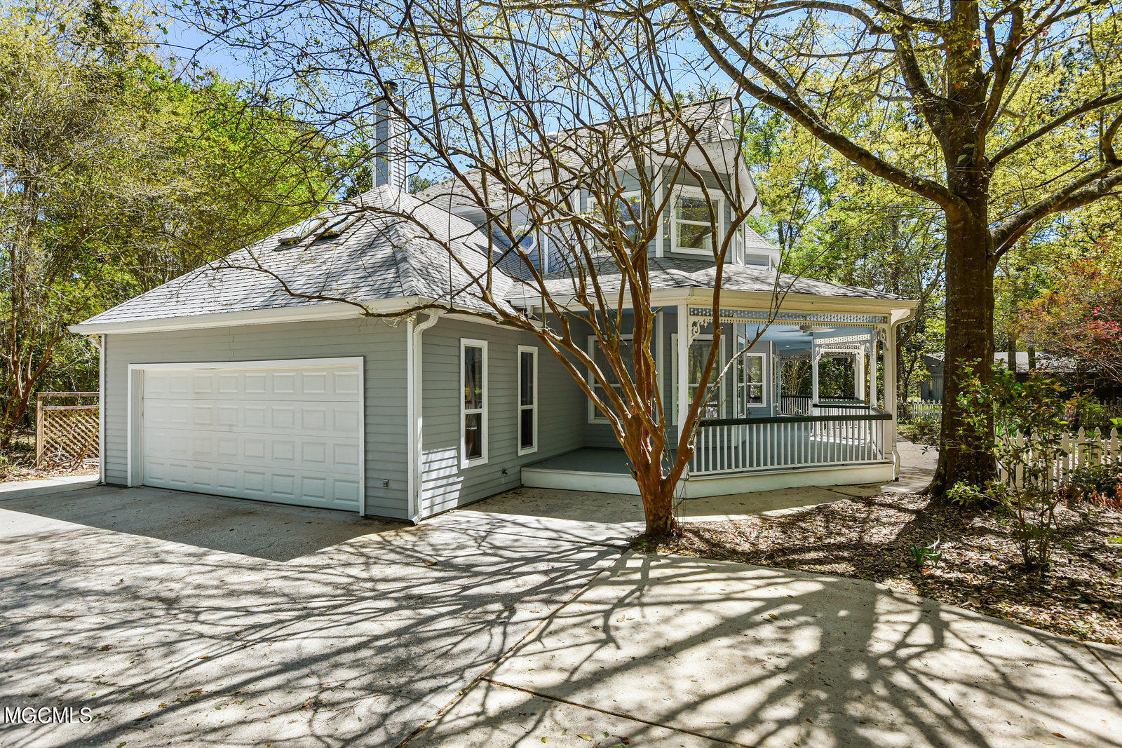 123 Perryman Road Ocean Springs, MS 39564 - Photo 5 of 46 040_1600x1067_mls_1600x1067