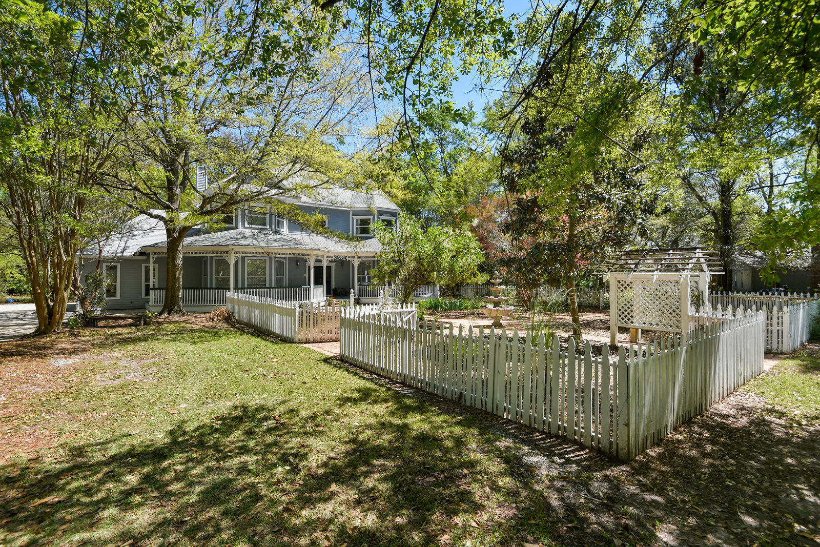 123 Perryman Road Ocean Springs, MS 39564 - Photo 6 of 46 002_1600x1067_mls_1600x1067