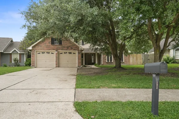 $369,900 | 722 Regency Court, Friendswood, TX 77546