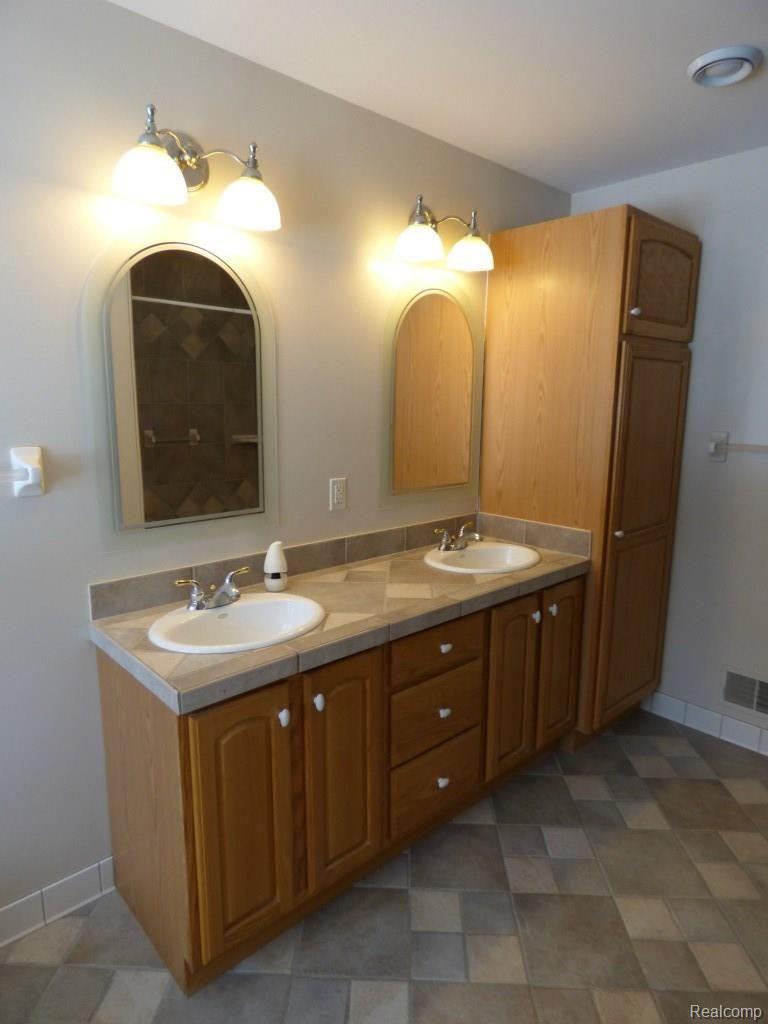 10722 Stinchfield Woods Road Pinckney, MI 48169 - Photo 45 of 51 P1010930.jpg