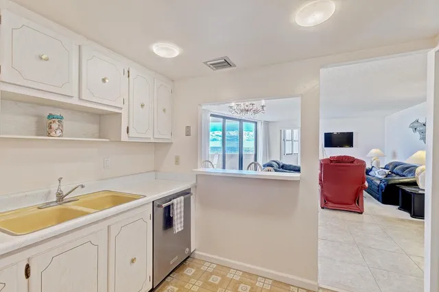 $539,000 | 2800 North Ocean Drive, Unit B 6D, Singer Island, FL 33404