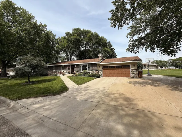 $259,000 | 112 Orchard Circle, Montevideo, MN 56265