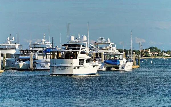 $3,000 | 835 South Osprey Avenue, Unit 201, Sarasota, FL 34236