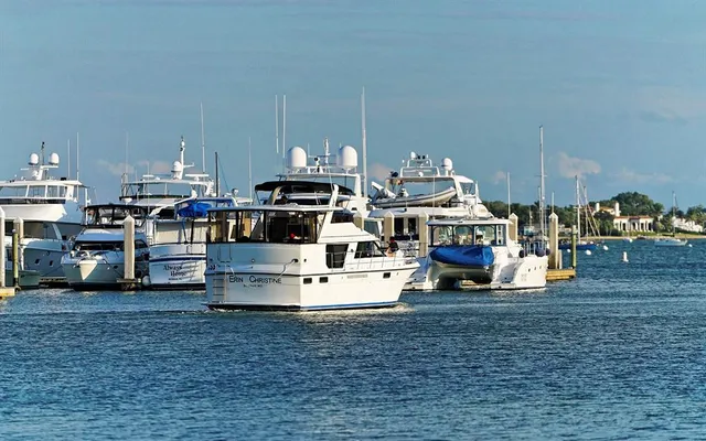 $3,000 | 835 South Osprey Avenue, Unit 201, Sarasota, FL 34236