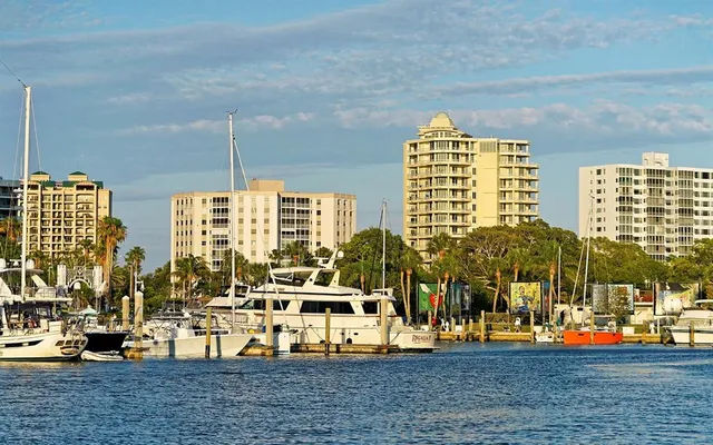 $3,000 | 835 South Osprey Avenue, Unit 201, Sarasota, FL 34236