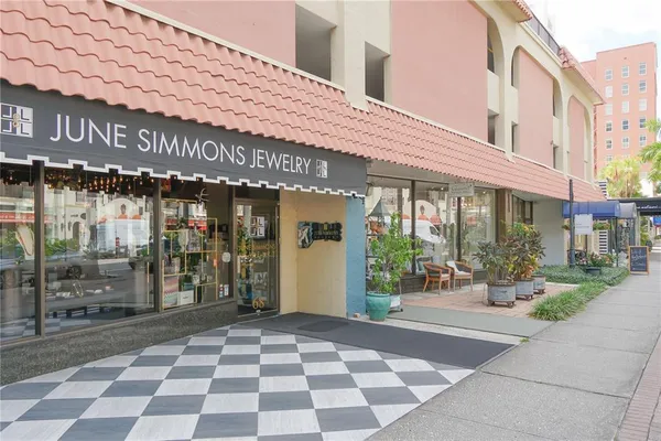 $3,000 | 835 South Osprey Avenue, Unit 201, Sarasota, FL 34236