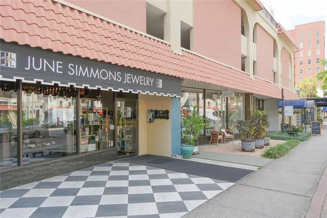 $3,000 | 835 South Osprey Avenue, Unit 201, Sarasota, FL 34236