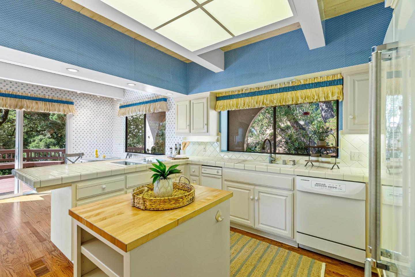 1375 Weston Ridge Road Scotts Valley, CA 95066 - Photo 34 of 68 a kitchen with a table and chairs