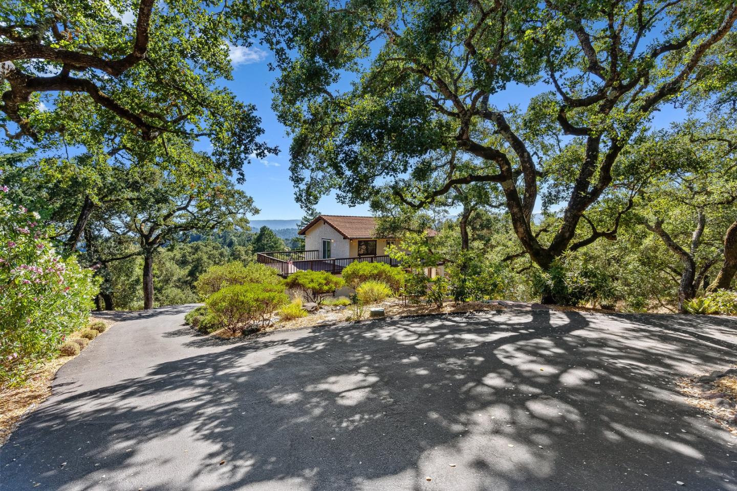 1375 Weston Ridge Road Scotts Valley, CA 95066 - Photo 5 of 68 a backyard of a house with lots of green space